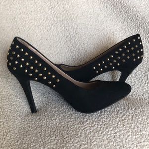 Size 7 Massimo Black gold stud rivet heels